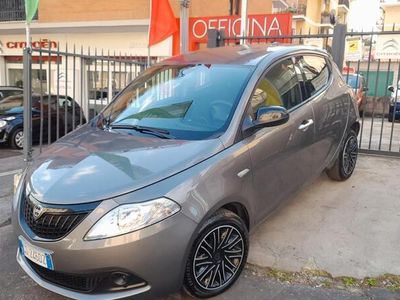Usata Lancia Ypsilon Gold 69 CV (50 kW) 2023 Grigio Utilitaria