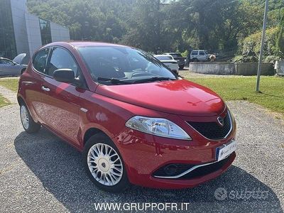 Usata Lancia Ypsilon Silver 69 CV (50 kW) 2015 Rosso Utilitaria