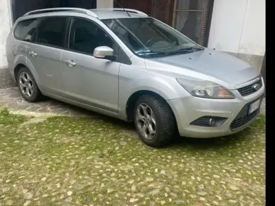 Usata Ford Focus Style 109 CV (80 kW) 2011 Grigio Station wagon