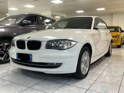 Usata BMW 116 122 CV (89 kW) 2009 Bianco Utilitaria