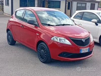 Usata Lancia Ypsilon Gold 69 CV (50 kW) 2018 Rosso Utilitaria