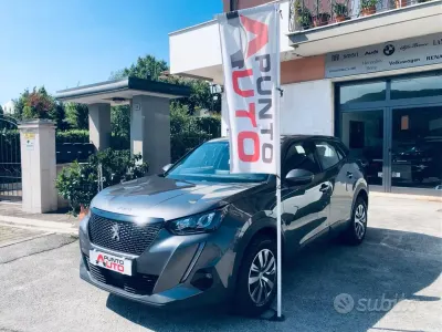 Usata Peugeot 2008 Active 101 CV (74 kW) 2020 Grigio SUV