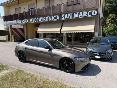 Usata Alfa Romeo Giulia Super 150 CV (110 kW) 2017 Bronzo Berlina