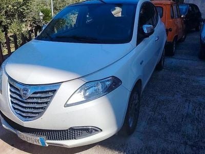 Usata Lancia Ypsilon 95 CV (69 kW) 2014 Bianco Utilitaria