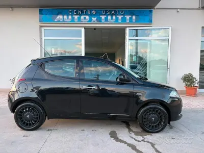 Usata Lancia Ypsilon 69 CV (50 kW) 2016 Nero Utilitaria