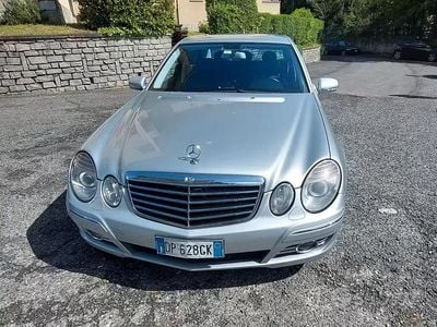 Usata Mercedes E220 Avantgarde 170 CV (125 kW) 2008 Grigio Berlina