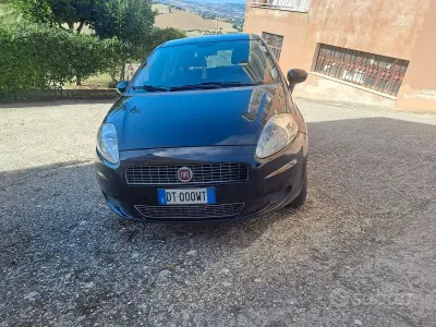 Usata Fiat Grande Punto Dynamic 69 CV (50 kW) 2008 Nero Utilitaria