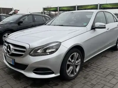 Usata Mercedes E220 Premium 170 CV (125 kW) 2015 Argento Berlina