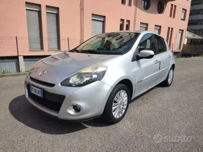 Usata Renault Clio II Dynamique 72 CV (52 kW) 2010 Grigio Berlina