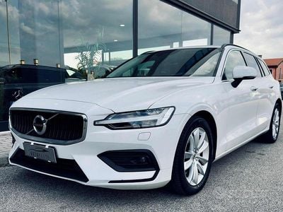 Usata Volvo V60 Momentum 197 CV (144 kW) 2021 Bianco Station wagon