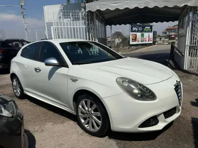 Usata Alfa Romeo Giulietta Exclusive 105 CV (77 kW) 2012 Bianco Utilitaria