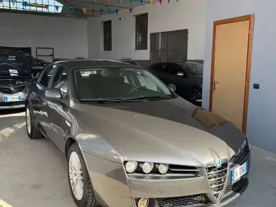 Usata Alfa Romeo 159 Distinctive 120 CV (88 kW) 2007 Grigio Berlina
