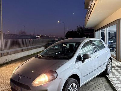 Usata Fiat Punto Lounge 77 CV (56 kW) 2014 Grigio Berlina