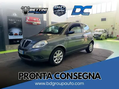 Usata Lancia Ypsilon 77 CV (56 kW) 2009 Grigio Utilitaria