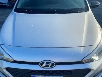 Usata Hyundai i20 75 CV (55 kW) 2020 Argento Utilitaria