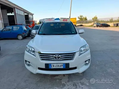 Usata Toyota RAV4 Lounge 150 CV (110 kW) 2012 Bianco SUV