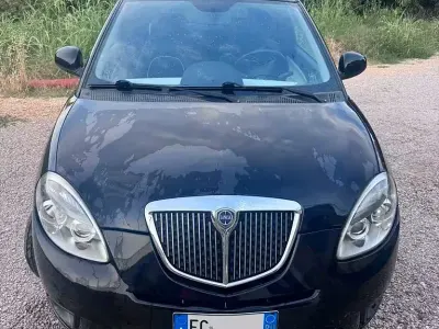 Usata Lancia Ypsilon 75 CV (55 kW) 2011 Nero Utilitaria
