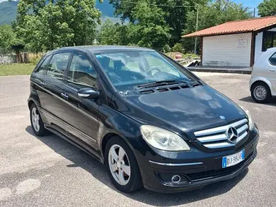 Usata Mercedes B180 140 CV (102 kW) 2008 Nero Monovolume
