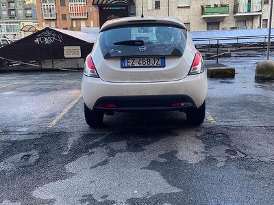 Usata Lancia Ypsilon 69 CV (50 kW) 2015 Bianco Utilitaria