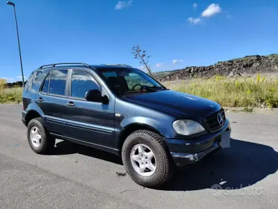 Begagnad Mercedes ML270 163 HK (119 kW) 2000 Blå SUV
