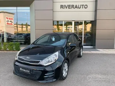 Usata Kia Rio Active 75 CV (55 kW) 2015 Nero Berlina