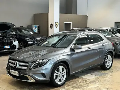 Usata Mercedes GLA200 156 CV (114 kW) 2015 Grigio SUV