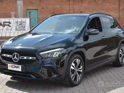Käytetty Mercedes GLA200 Progressive 150 HP (110 kW) 2024 Musta Katumaasturi