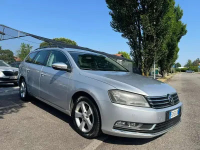Usata VW Passat 105 CV (77 kW) 2010 Argento Station wagon