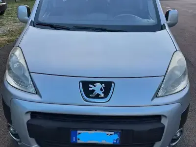 Usata Peugeot Partner Tepee 109 CV (80 kW) 2009 Grigio Monovolume