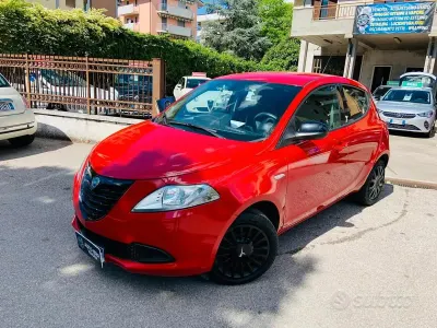 Usata Lancia Ypsilon Gold 69 CV (50 kW) 2015 Rosso Utilitaria