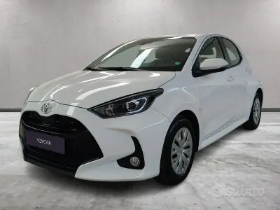 Usata Toyota Yaris Active 72 CV (52 kW) 2022 Grigio Utilitaria