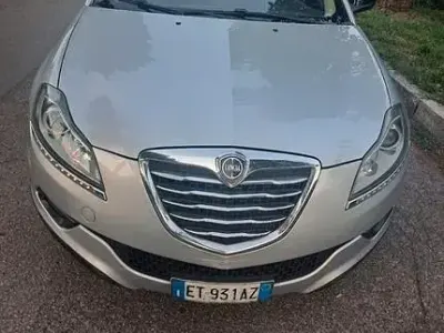 Usata Lancia Delta Gold 120 CV (88 kW) 2013 Grigio Utilitaria