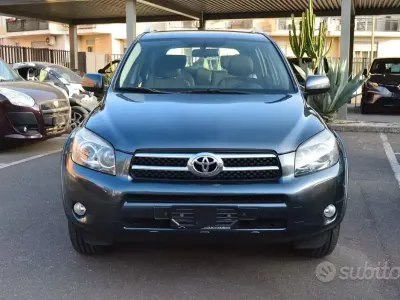 Usata Toyota RAV4 Luxury 177 CV (130 kW) 2006 Grigio SUV