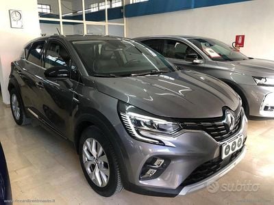 Usata Renault Captur Intens 101 CV (74 kW) 2022 Grigio SUV