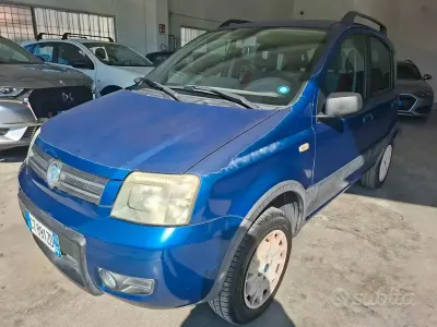 Usado Fiat Panda 4x4 Climbing 60 HP (44 kW) 2005 Azul Citadino