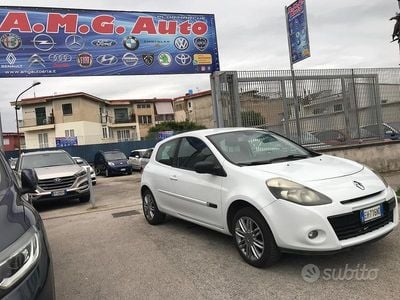 Bianco Usata 2011 Renault Clio II Dynamique Berlina | 3950 € (Buon prezzo)