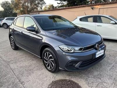 Usata VW Polo Style 95 CV (69 kW) 2024 Grigio Utilitaria