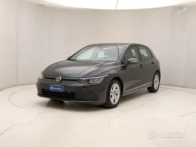 Usata VW Golf VIII Life 110 CV (80 kW) 2023 Grigio Berlina