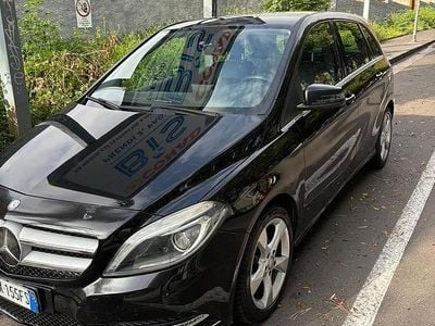 Usata Mercedes B200 140 CV (102 kW) 2014 Nero Monovolume