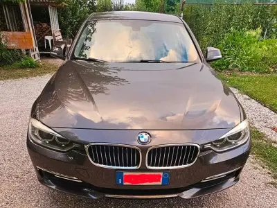 Usata BMW 320 Luxury Line 184 CV (135 kW) 2013 Grigio Station wagon