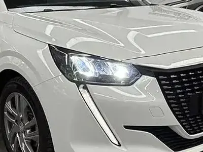 Usata Peugeot 208 Active 82 CV (60 kW) 2015 Nero Utilitaria