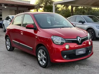 Usata Renault Twingo SE 69 CV (50 kW) 2015 Rosso Utilitaria