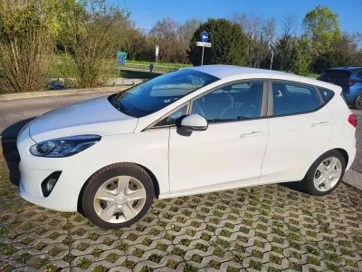 Usata Ford Fiesta 101 CV (74 kW) 2018 Bianco Utilitaria
