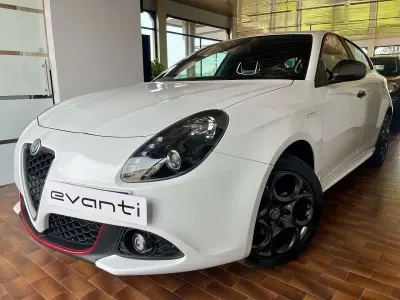 Usata Alfa Romeo Giulietta Super 120 CV (88 kW) 2017 Bianco Utilitaria