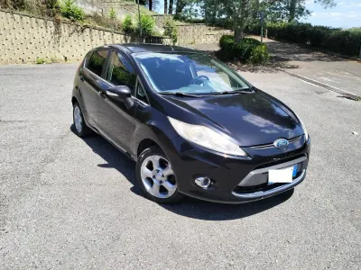 Usata Ford Fiesta Titanium 96 CV (70 kW) 2010 Viola Berlina