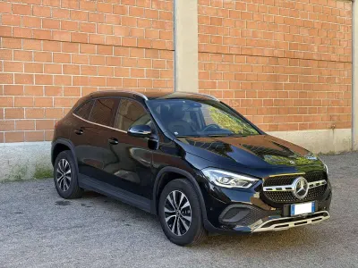 Usata Mercedes GLA200 150 CV (110 kW) 2023 Nero ossidiana SUV