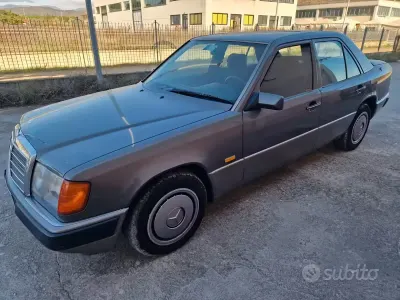 Occasion Mercedes E200 118 ch (86 kW) 1992 Gris Berline