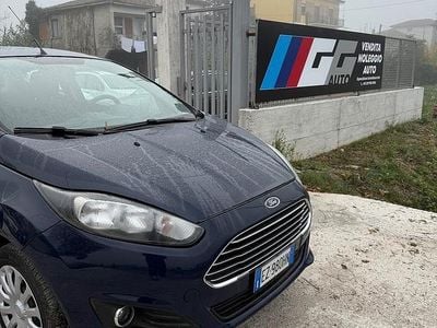 Usata Ford Fiesta 95 CV (69 kW) 2015 Blu Berlina
