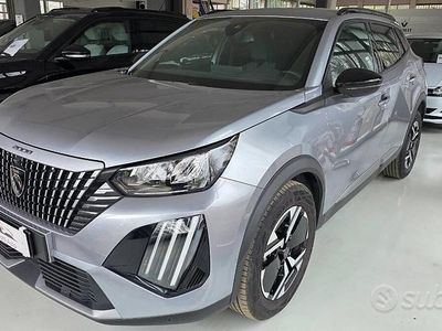 Usata Peugeot 2008 Allure 101 CV (74 kW) 2024 Grigio artense SUV