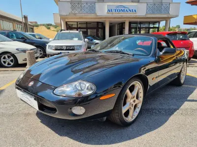 Usata Jaguar XKR Supercharged 363 CV (266 kW) 2001 Nero Cabrio